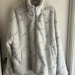 Women’s Nike Faux Fur Jacket light Grey